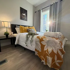  Holiday home 3-bedroom House In Little Italy Downtown-free Parking